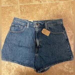 Brand new Levi’s high waisted mom short